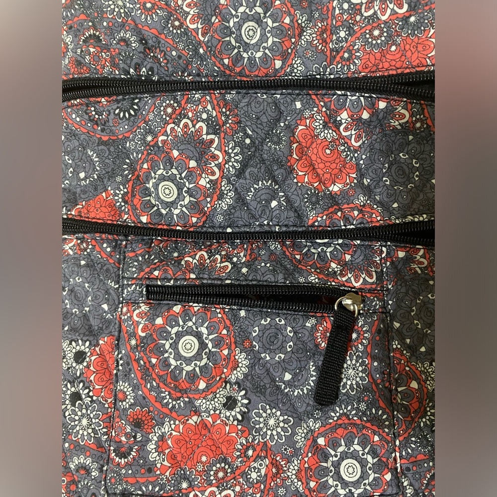 Cloth crossbody approximately 9 1/2x12 lots of pockets